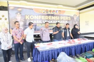 Polres Bondowoso Amankan Dua Tersangka Penimbun 1 Ton BBM Bersubsidi