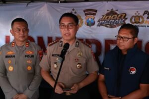 Polda Jatim dan Tim Gabungan Lakukan Penindakan dan Penegakan Hukum Narkoba di Jalan Kunti Surabaya